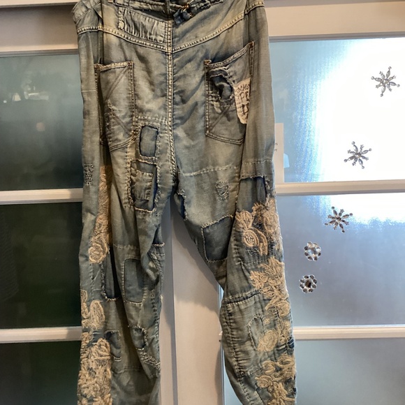 Magnolia Pearl Jeans - Picture 2 of 6